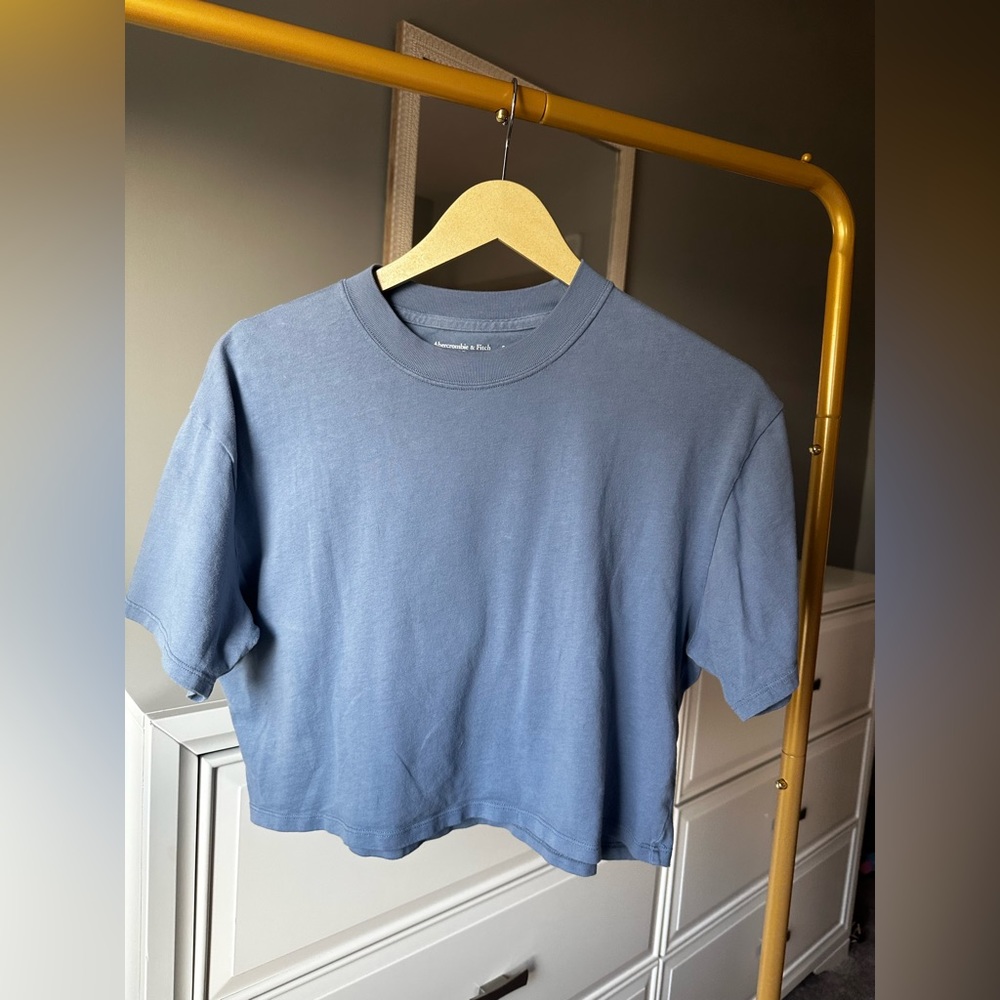 Abercrombie & Fitch Basic Crop Tee - size small